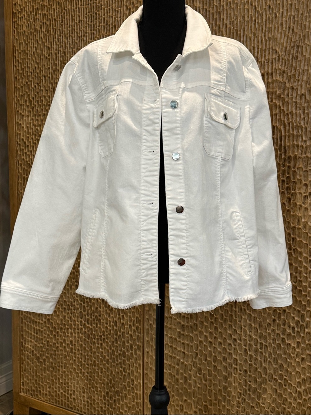 Chico's White Denim Jean Jacket with Frayed Hem Chico Size 4 - Picture 8 of 11